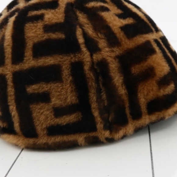 FENDI EUC Zucca shearling hat brown black fur - Picture 2 of 5